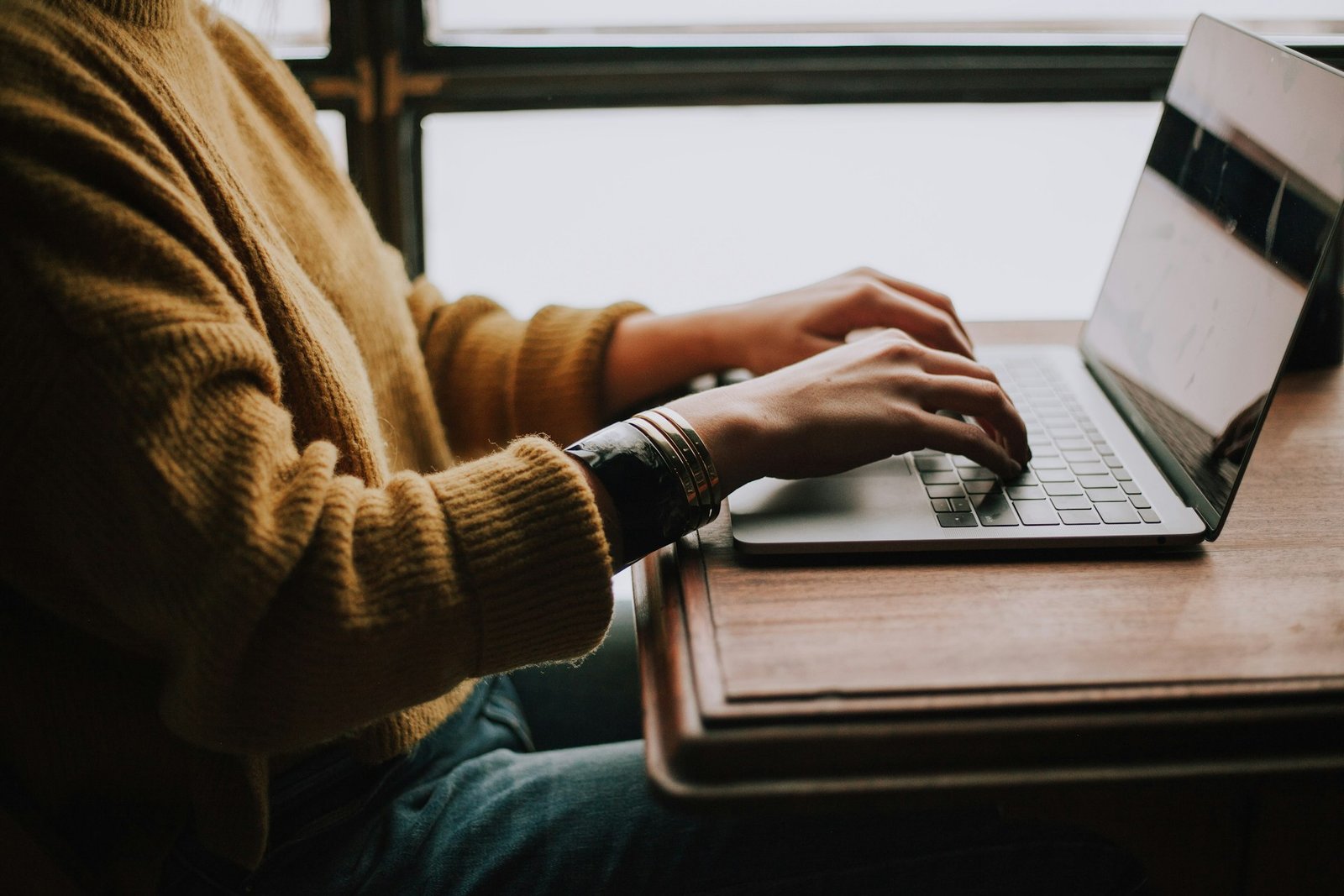 SubmitHub Review 2026: Pricing, Pros, Cons and Best Alternatives